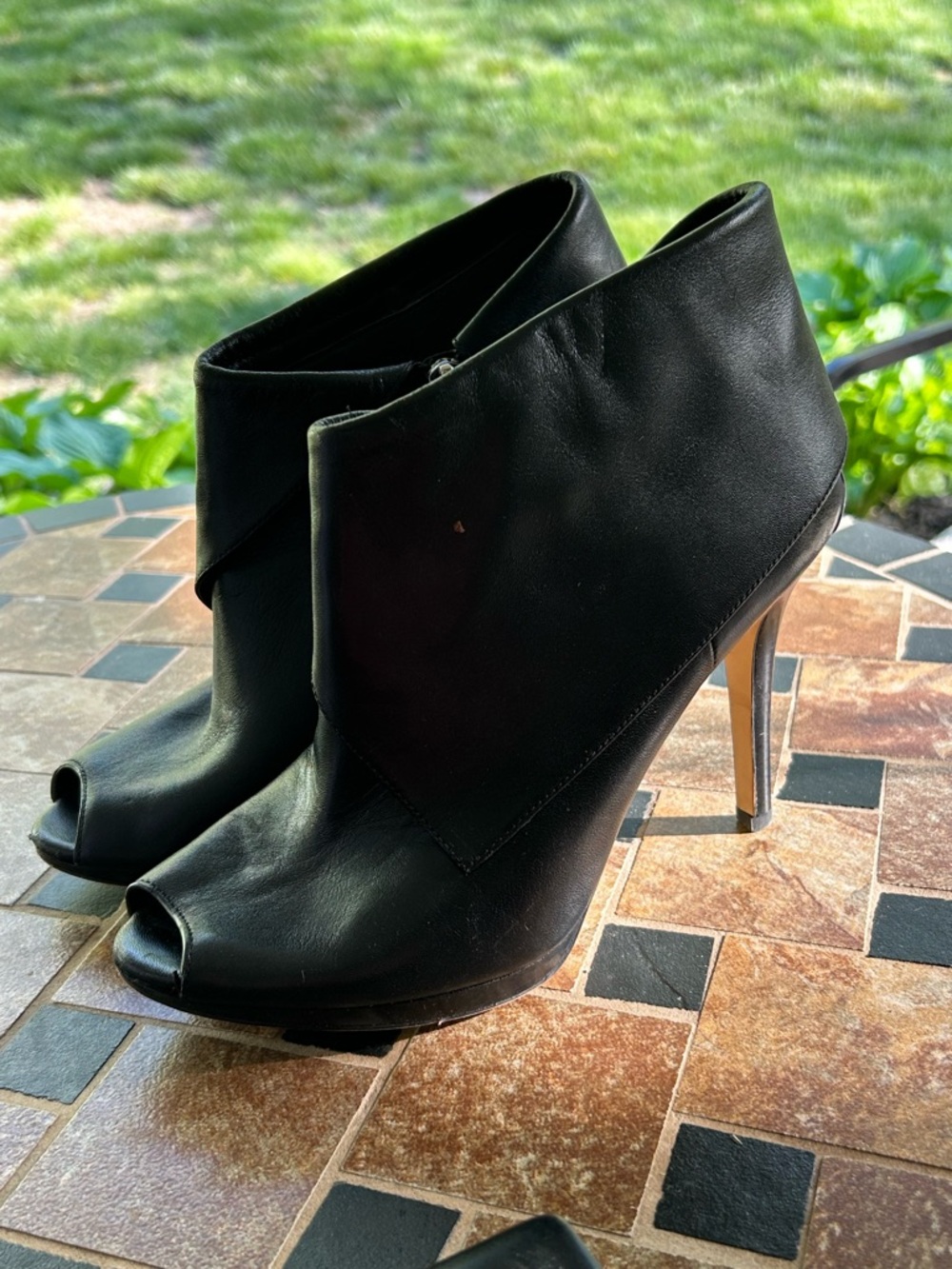 Michael Kors Leather Black Ankle Boots Heels Peep Toe Size 8.5 Silver Zip/Acces.